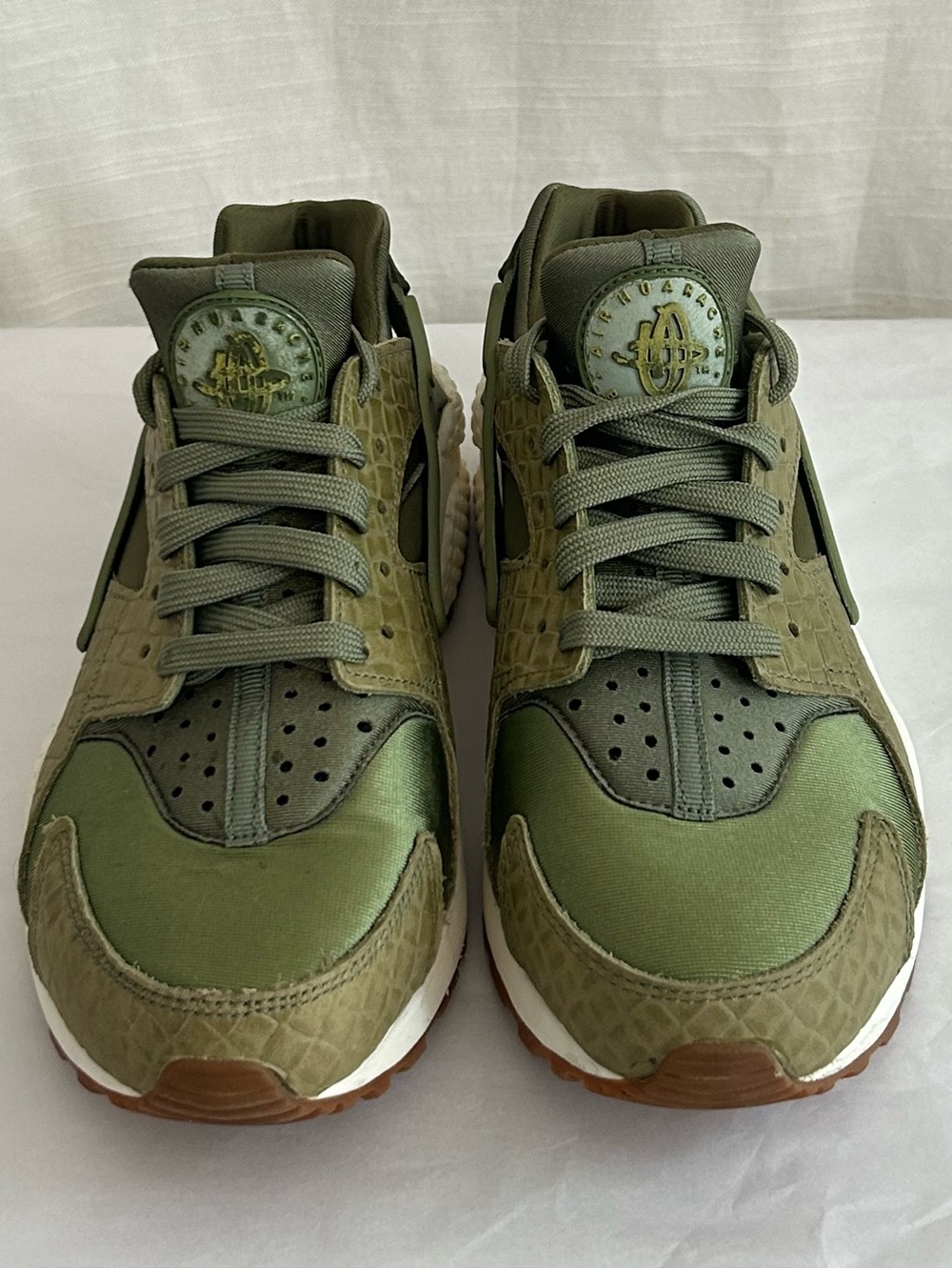 Nike Air Huarache Neutral Army Green Streetwear Sneakers